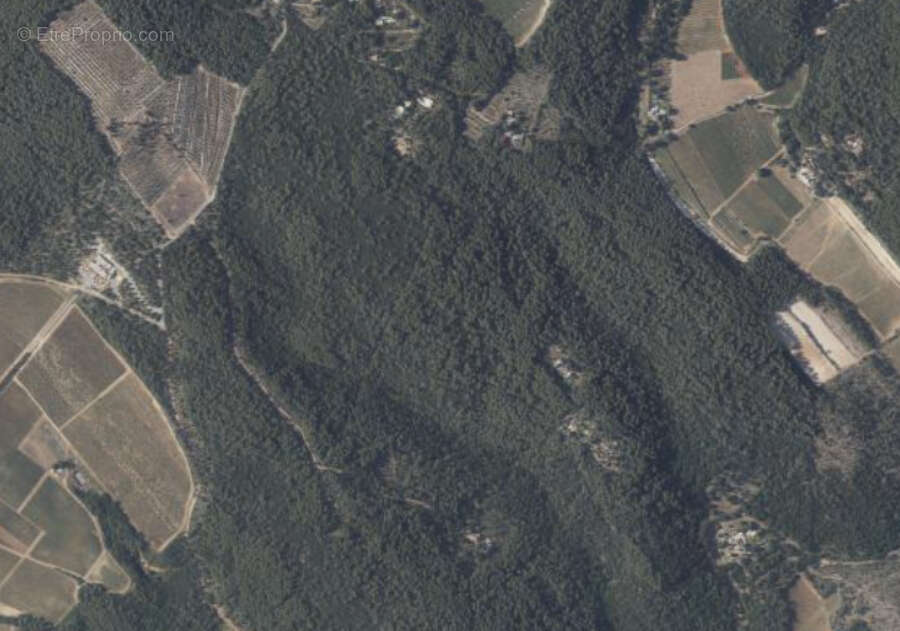 Terrain à LORGUES