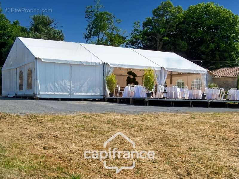 Commerce à SAINTE-LIVRADE-SUR-LOT