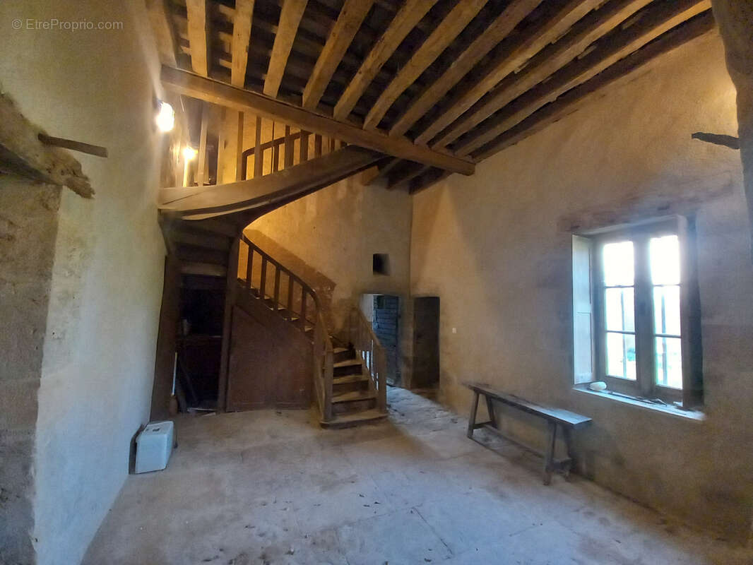 Maison à MONTIGNY-SUR-CANNE