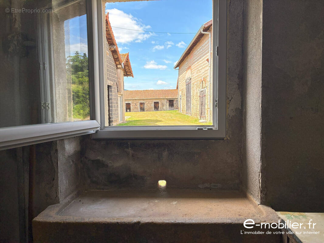 Maison à SAINT-FORGEUX-LESPINASSE