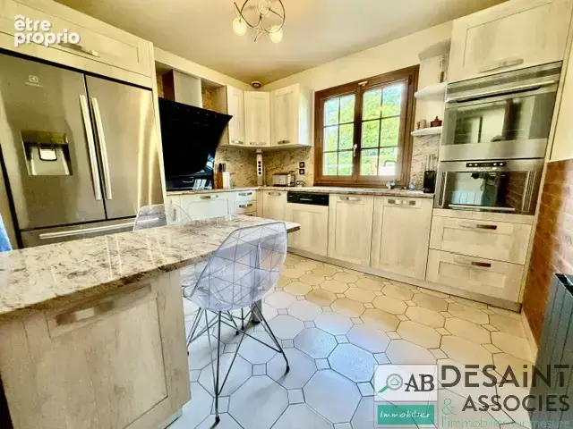 Maison familiale à vendre 6 pièces   139,75 m2   Terrain 620 m2   Condé-Sainte-Libiaire - photo 9
