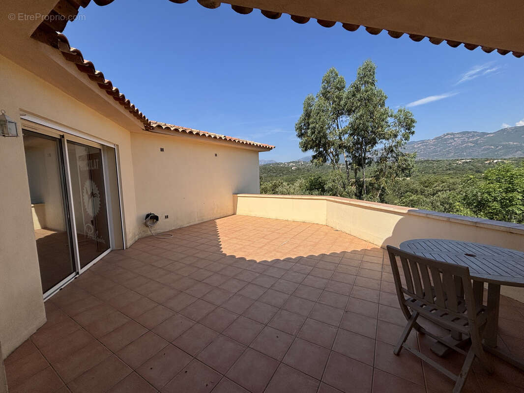 Villa de 176m2  sur 2 niveaux avec piscine et vue panoramique sur la mer et le golfe de Porto Vecchio - photo 13