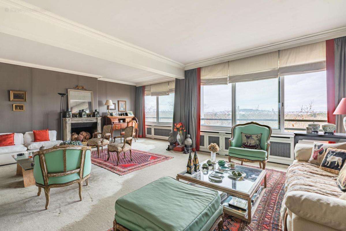 Appartement à PARIS-16E