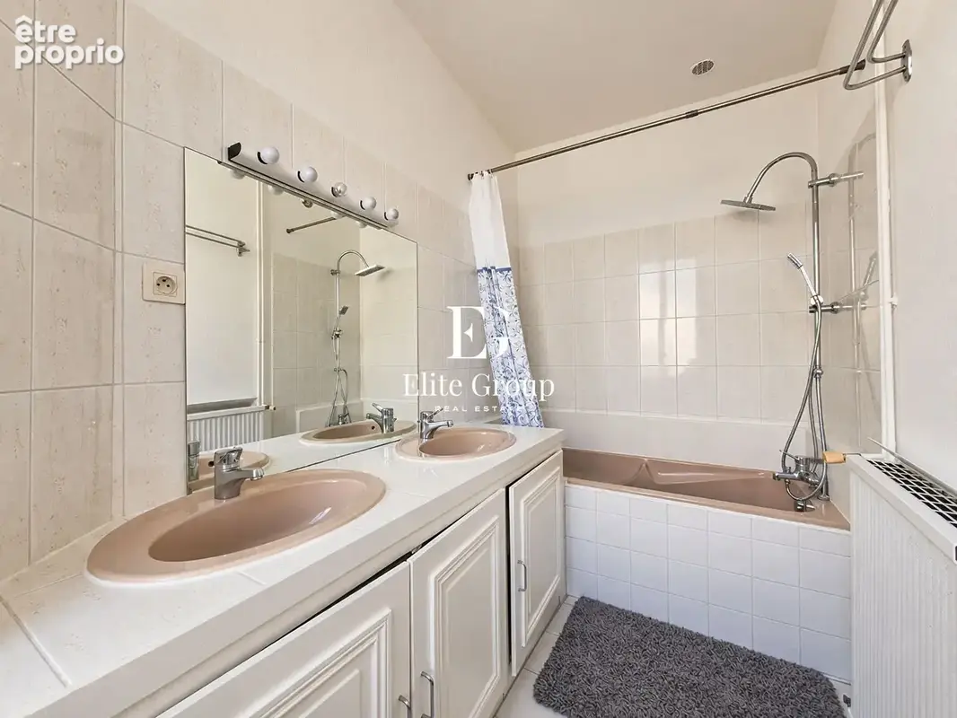 A VENDRE Maison de ville Cognac rue piétonne 3 pièces 81 m² - photo 9