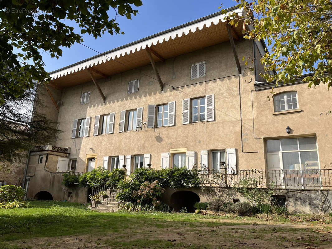 Maison 280 m² à La Chapelle-De-Guinchay  - photo 3