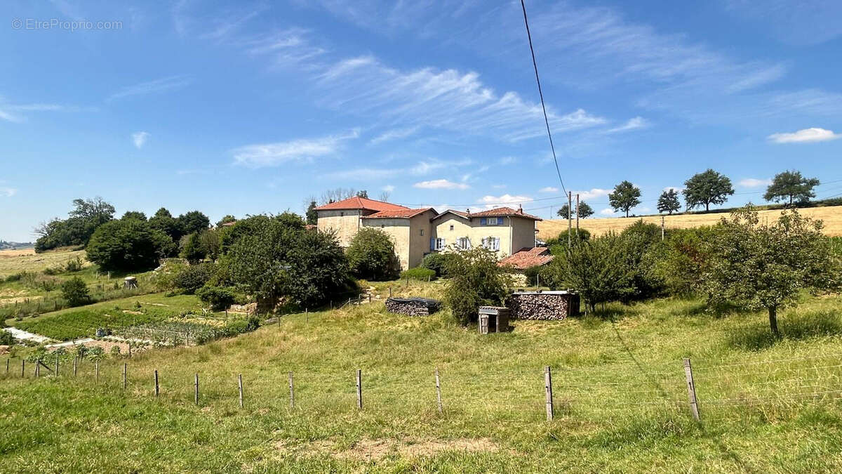 Maison à CHAZELLES-SUR-LYON