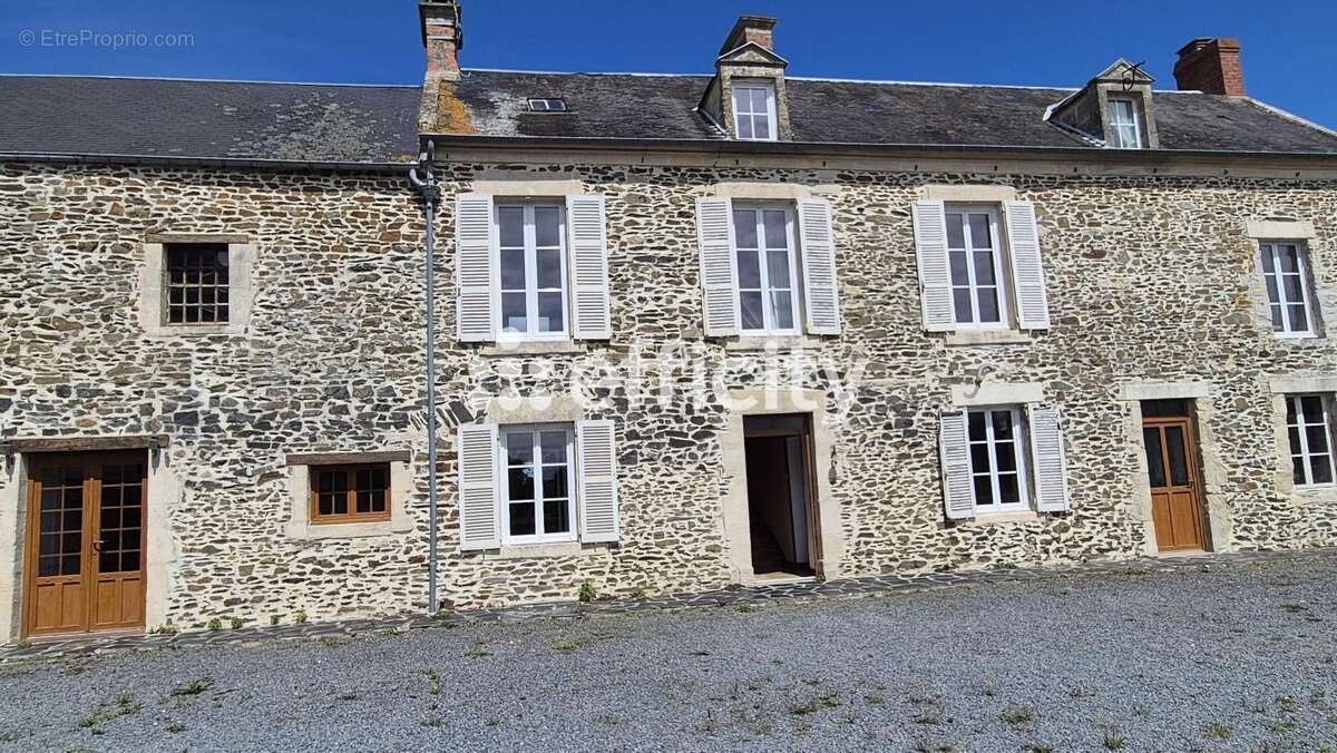 Maison à LE MOLAY-LITTRY