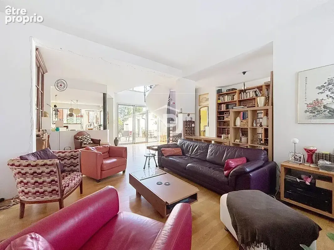 Lumineuse maison familiale 8 pièces de 178 m² avec jardin, belle terrasse et garage - photo 3