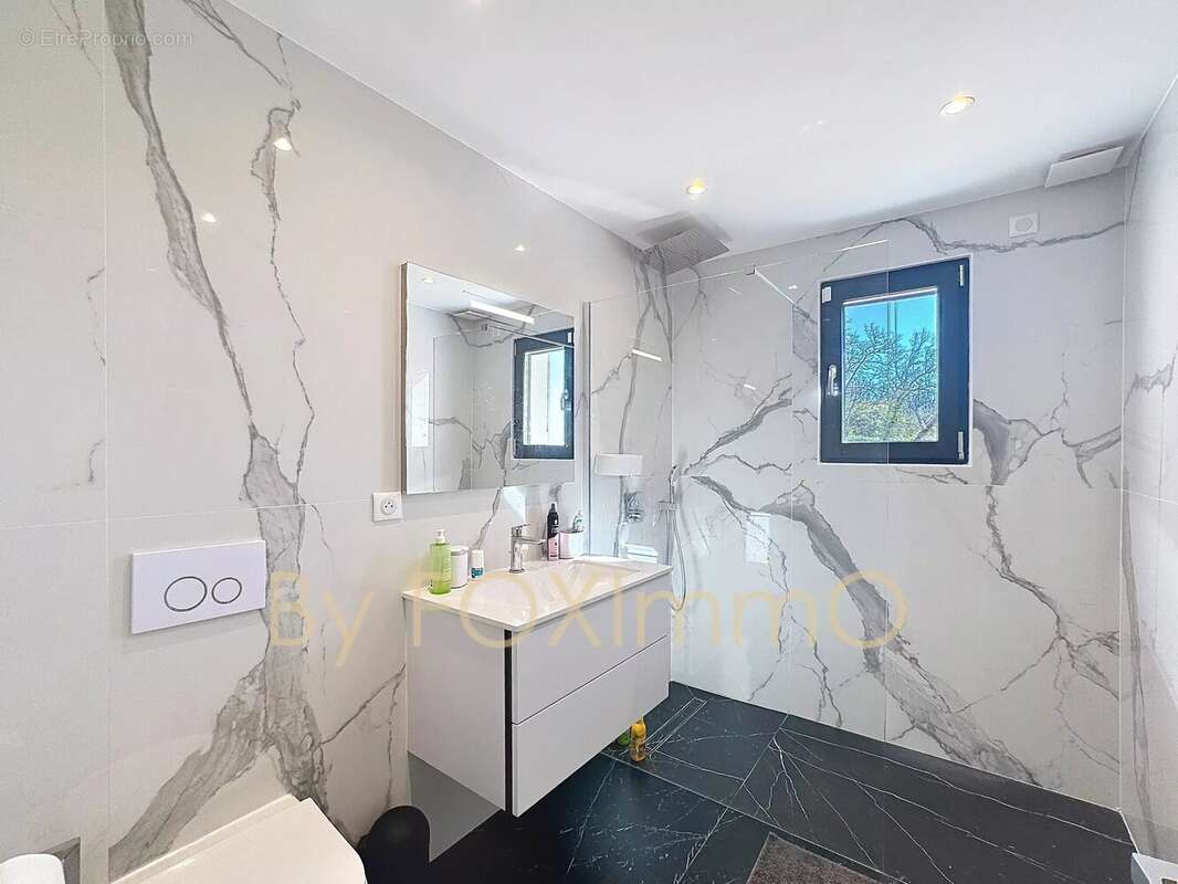 Limte  Vence, villa rénovée 300 m² – 5 suites – Piscine – Position dominante – Bien rare sur le secteur - photo 13