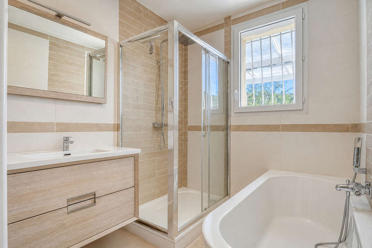 Appartement à LE ROVE