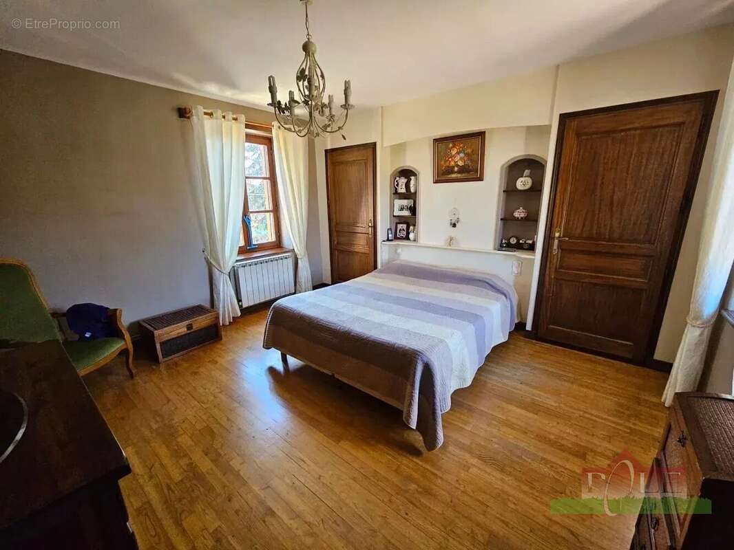 VIENNE,  Villa T7 de 170m² avec un terrain de 1500m² avec dépendances - photo 12