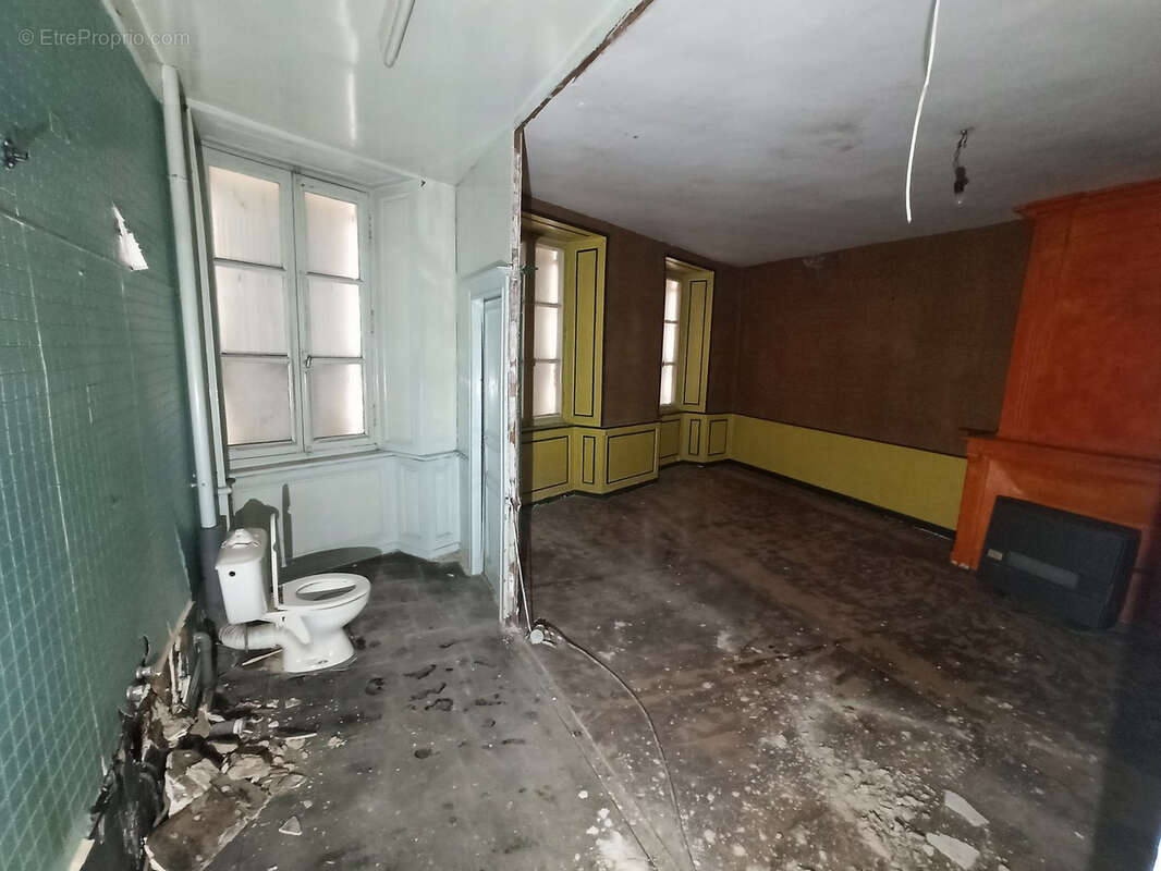 Commerce à SAINT-JUNIEN