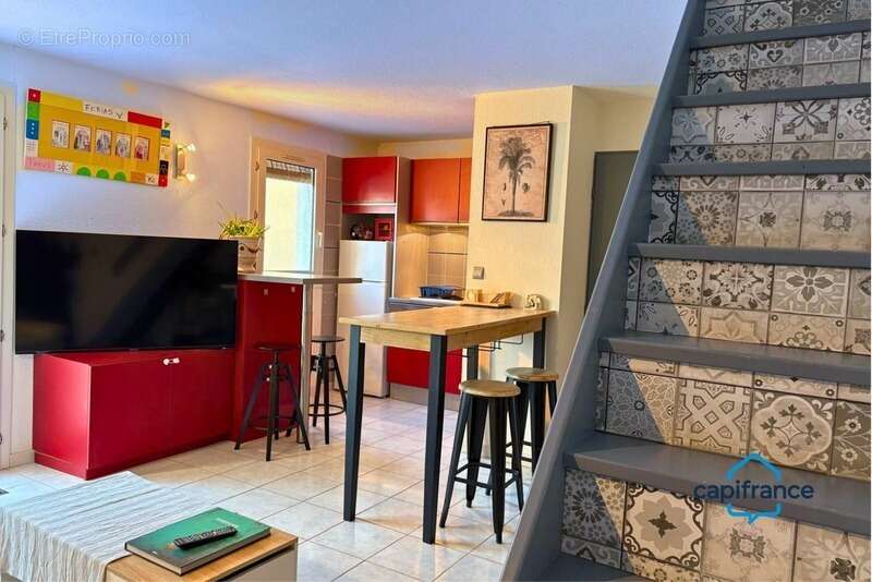 Maison à VIC-LA-GARDIOLE