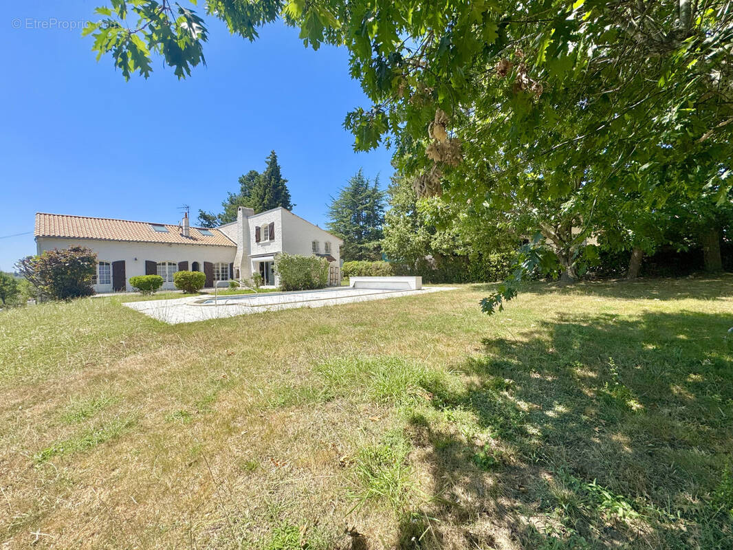 Maison 200m2 avec jardin et piscine - photo 2