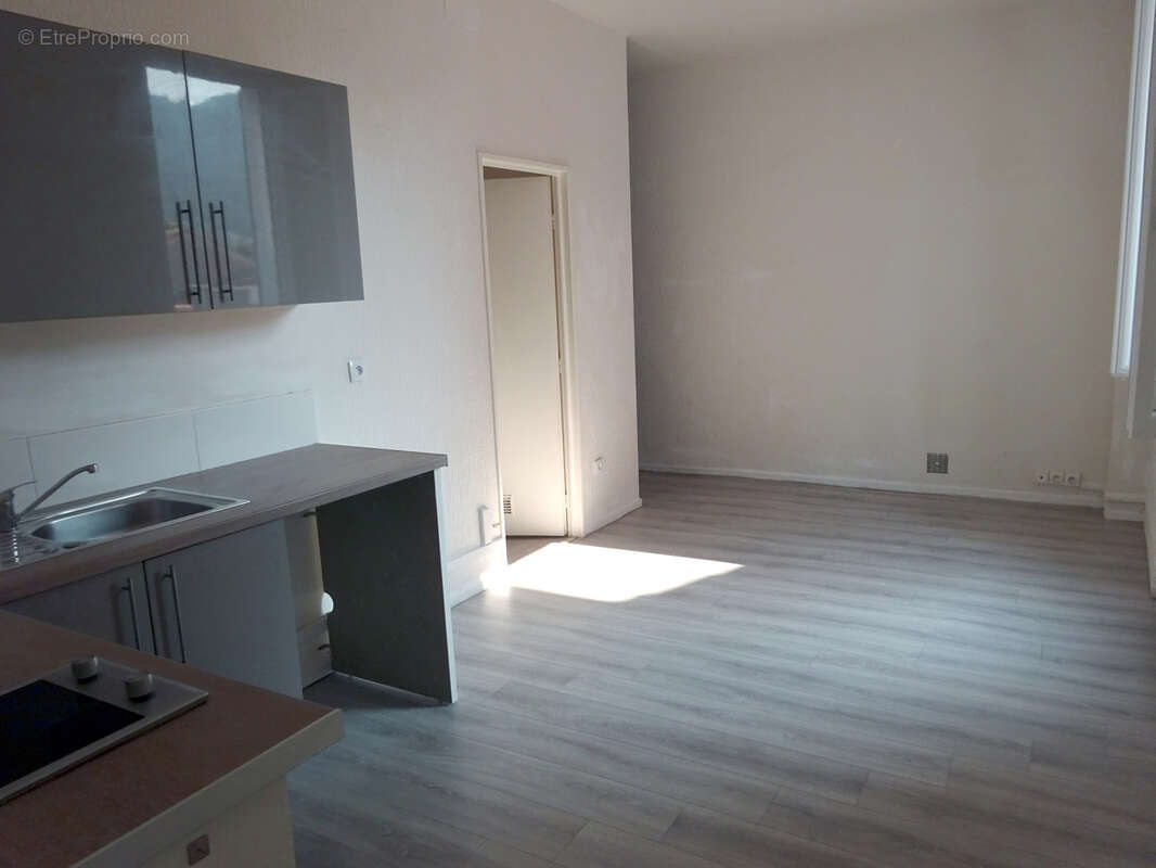 Toulon : appartement loué IDEAL INVESTISSUER de 32m2 à acheter 89000 € - photo 4