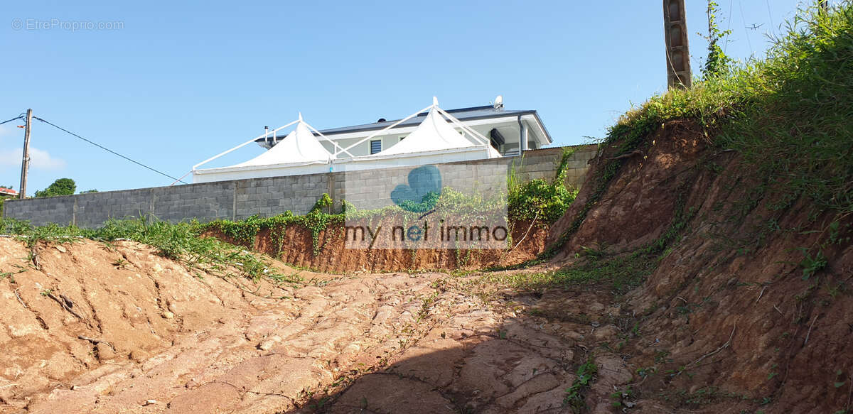 Terrain à LE LAMENTIN