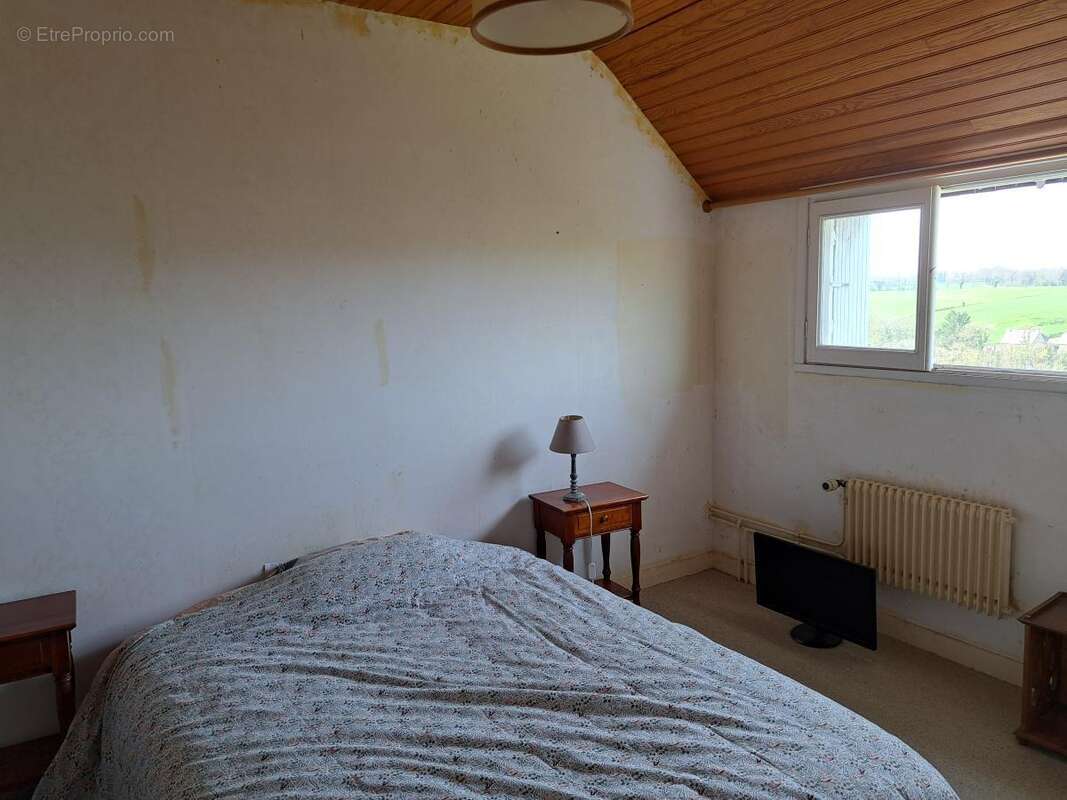 Maison à LA ROCHE-DERRIEN