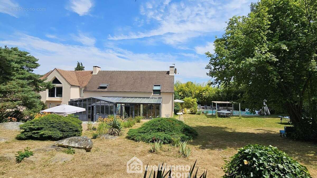 Venez visiter cette belle maison d'architecte d'une surface de 320 m².