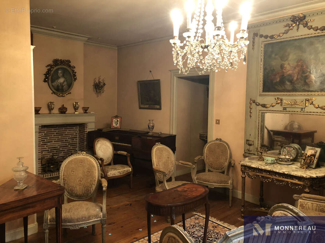Maison à BARBEZIEUX-SAINT-HILAIRE