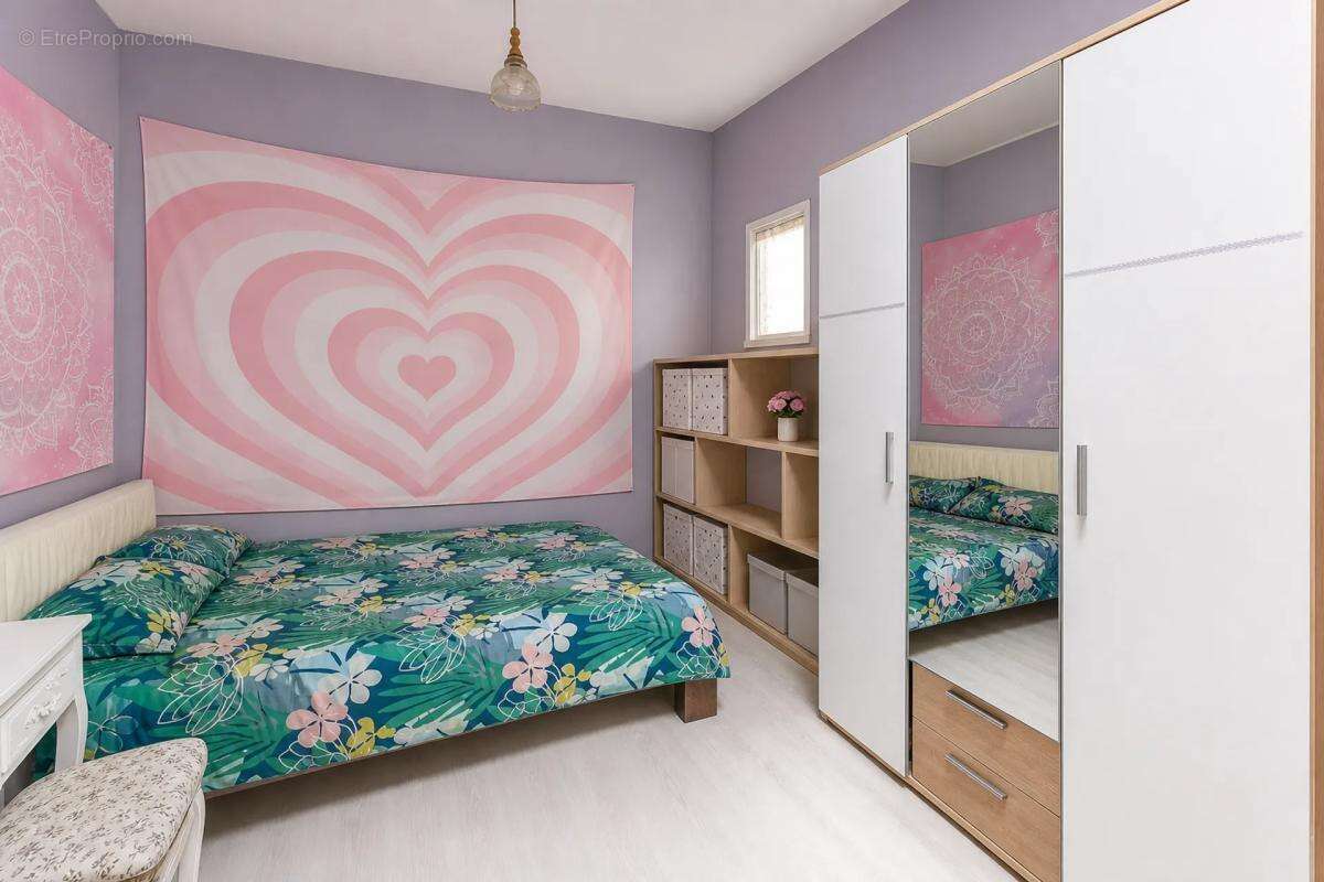 BONDY - Maison familiale 5 pièces avec jardin avec dépendance - photo 12