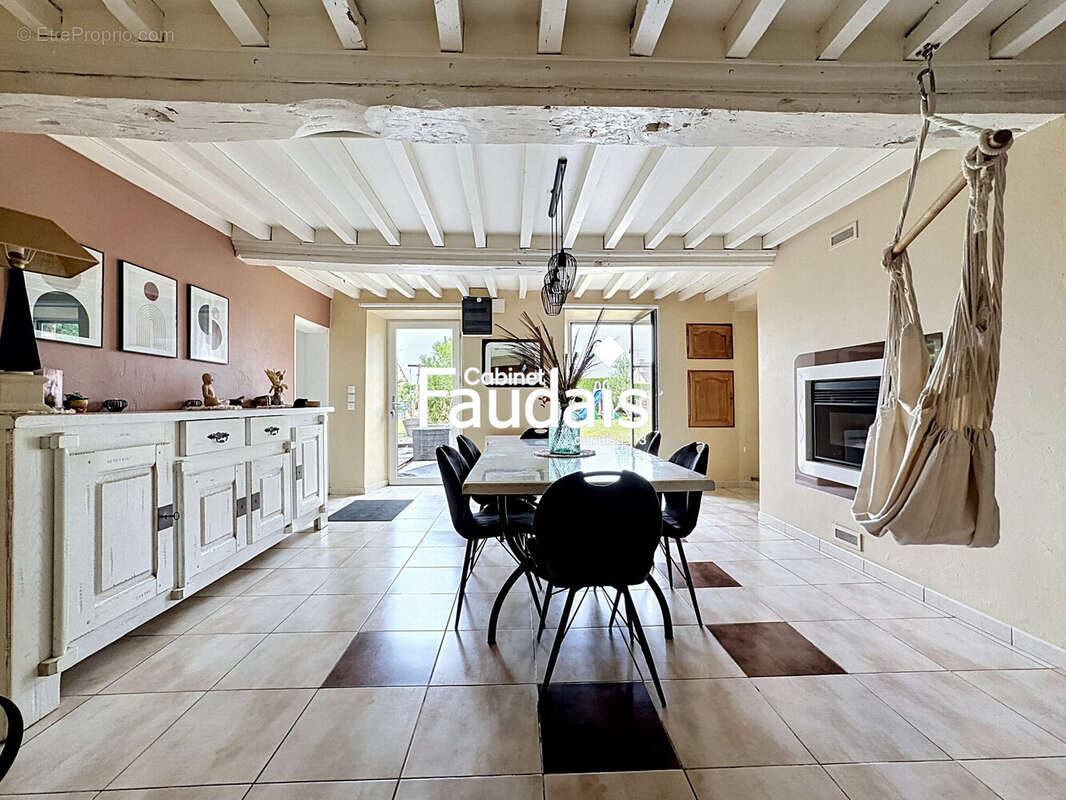 Maison à CONDE-SUR-VIRE