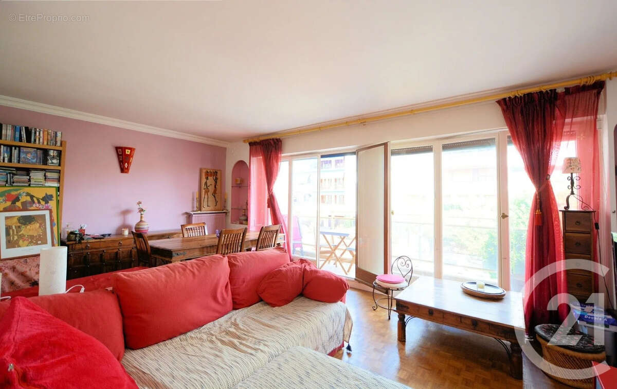 Appartement à SAINT-MAUR-DES-FOSSES
