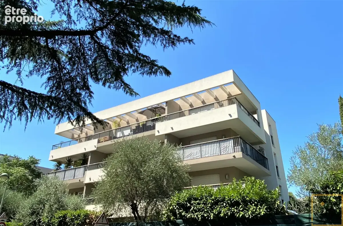 Avis aux investisseurs, beau 2 p 44 m2 avec terrasse de 16 m2 dans résidence récente - photo 1