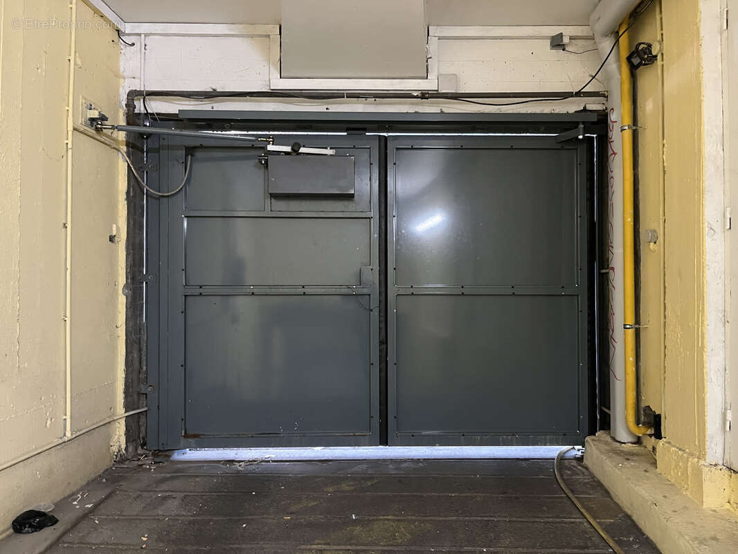 Parking à PARIS-18E