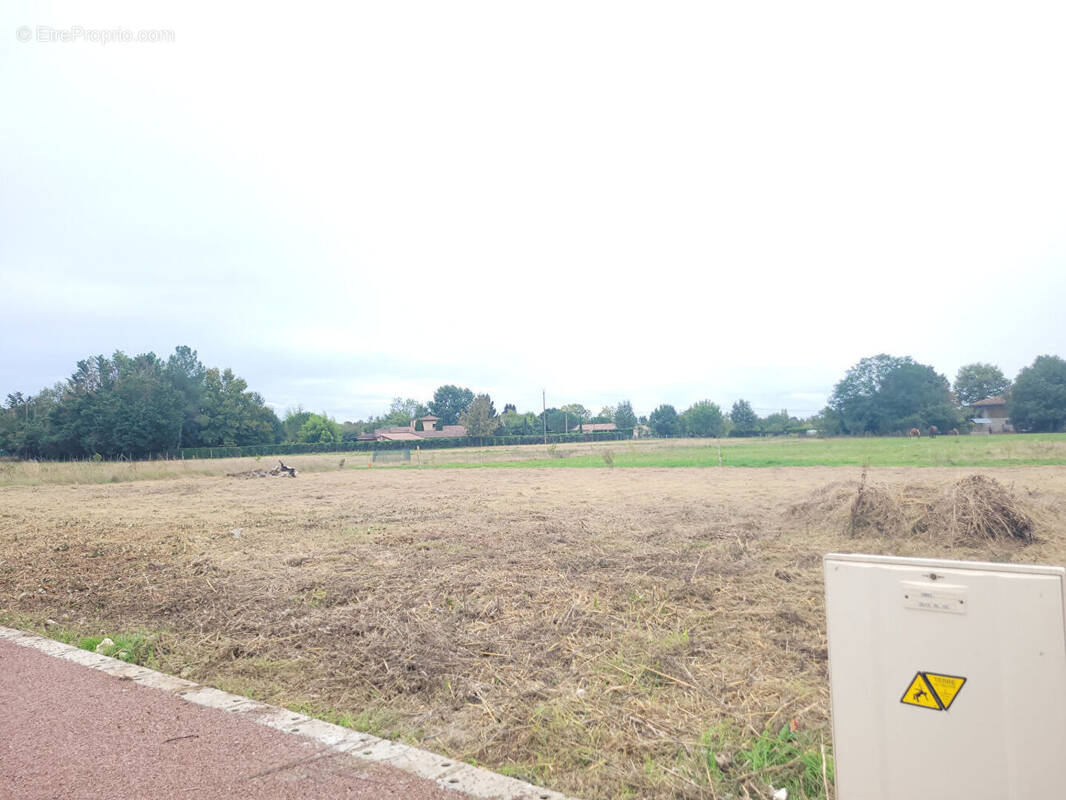 Terrain à VILLEMADE