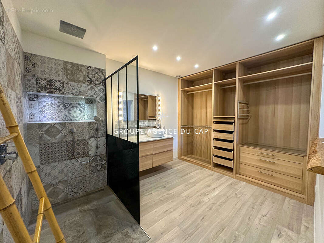 Maison à LES ISSAMBRES