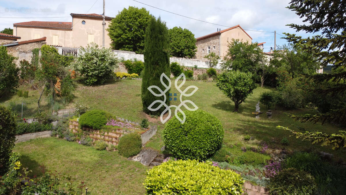 Maison à AUZAT-LA-COMBELLE