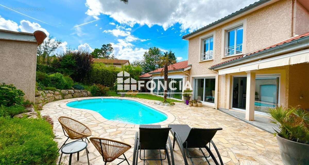 Villa d'exception 238m² -Piscine & Espace Bien-être - St-Chamond - photo 2