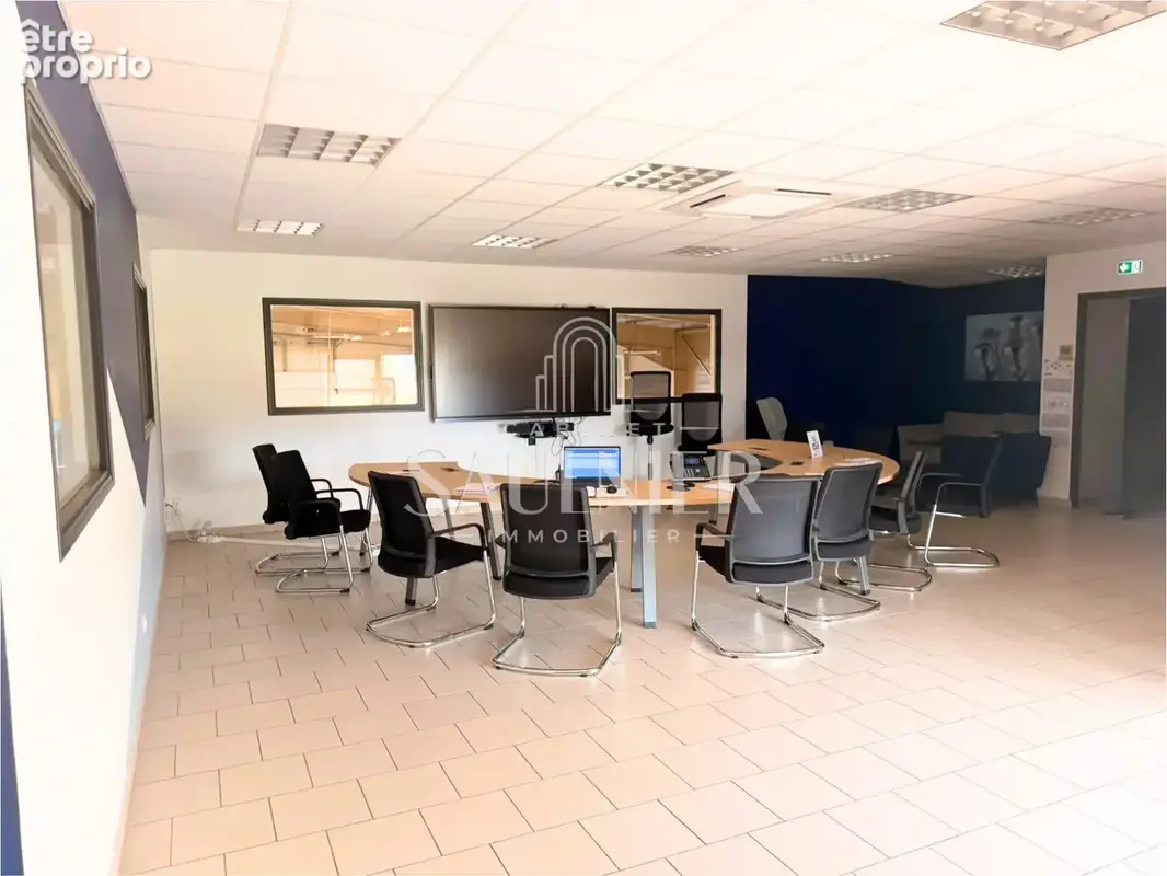 En sortie de Montrichard, A vendre locaux commerciaux et industriels. - photo 2