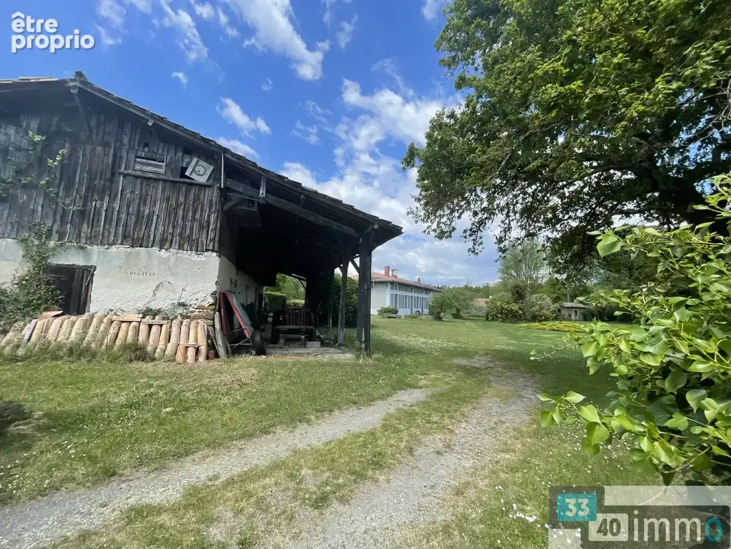 Maison ancienne sur un parc de 18 000 m2 - photo 4