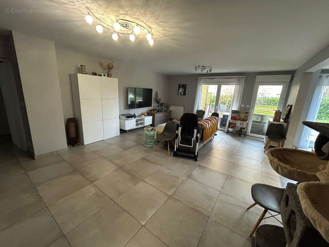 Appartement à CHARBONNIERES-LES-BAINS