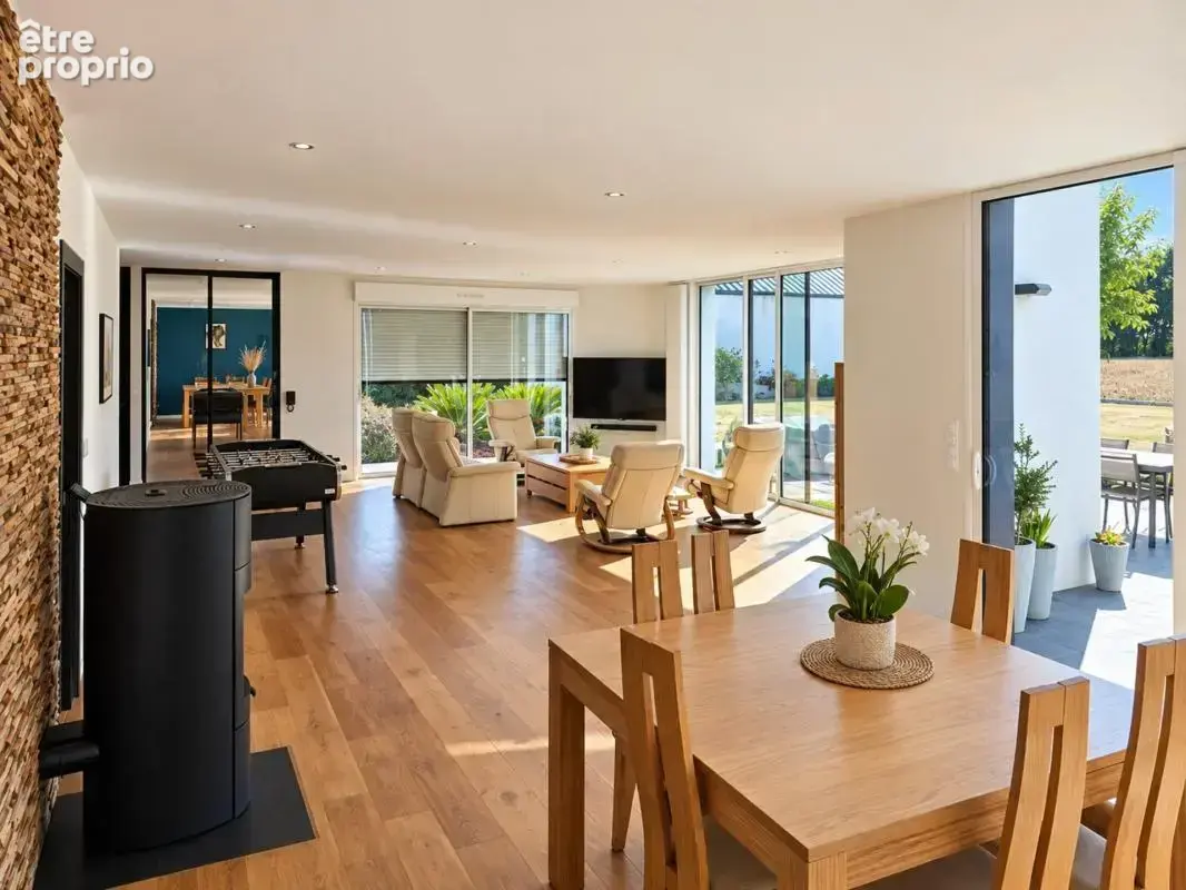 Maison contemporaine 165 m² + 180 m² de garage/atelier – Un lieu pour vivre… et pour vos projets - photo 3