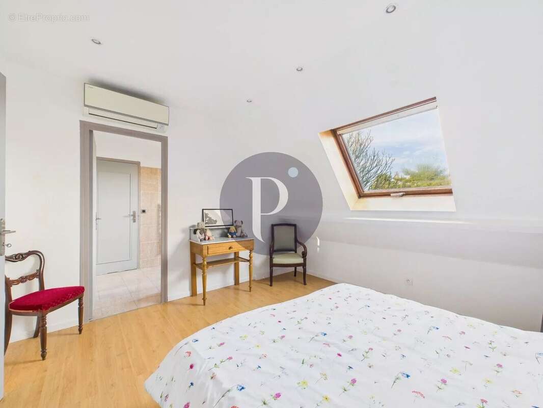 Maison à VERRIERES-LE-BUISSON