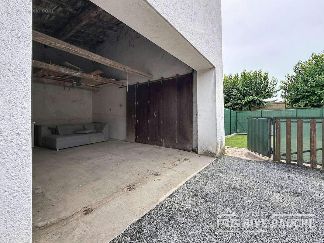 Maison de charme avec cour, garage et stationnement à Chonas-l'Amballan - photo 10