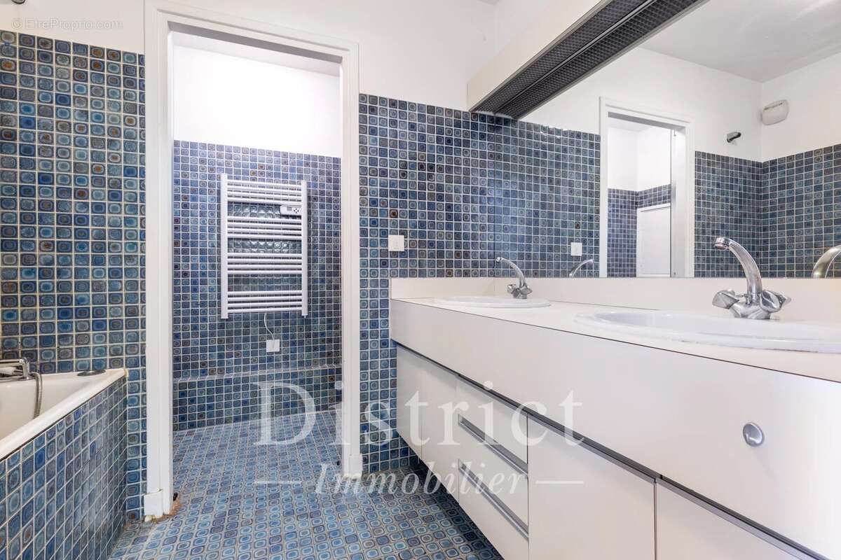 Appartement à PARIS-15E