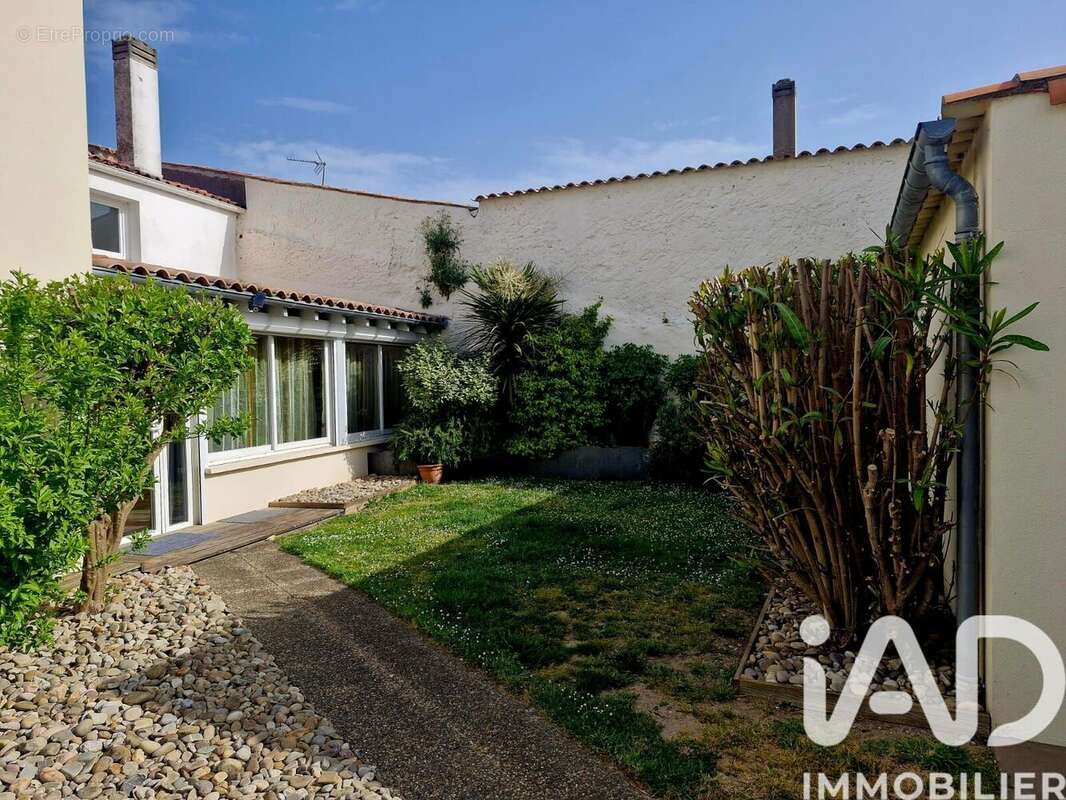 Photo 2 - Maison à MEDIS