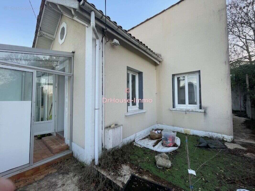 Maison à MAGNAC-SUR-TOUVRE