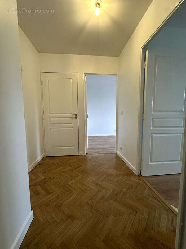 Appartement à SARTROUVILLE