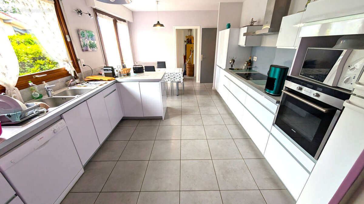 Belle villa cossue F8 sur terrain arboré 900 m² - photo 6