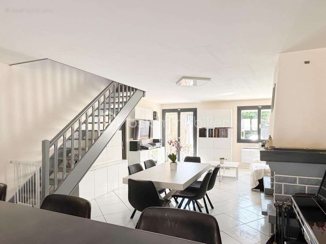 Maison à OZOIR-LA-FERRIERE