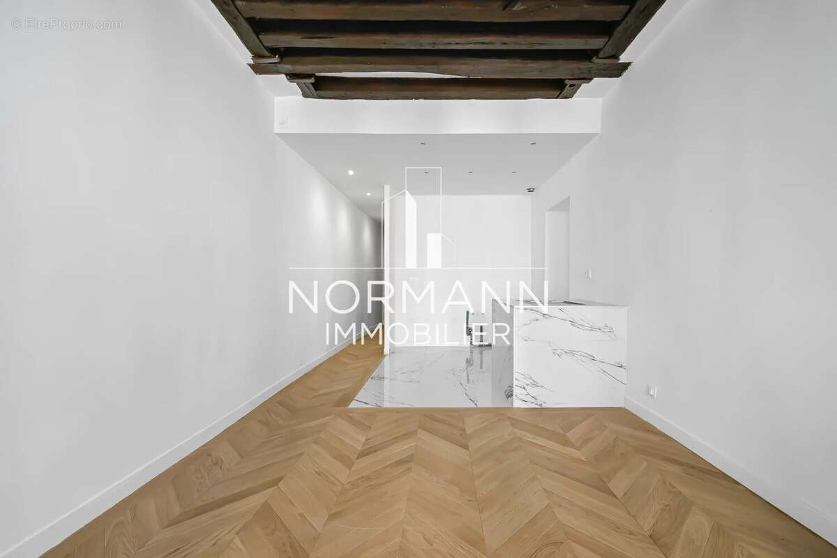 Appartement à PARIS-1E