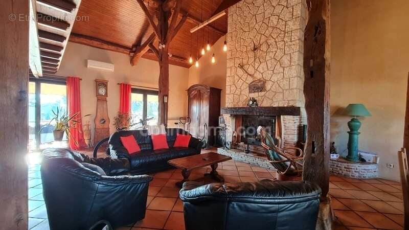 Maison à SAVIGNAC-SUR-LEYZE