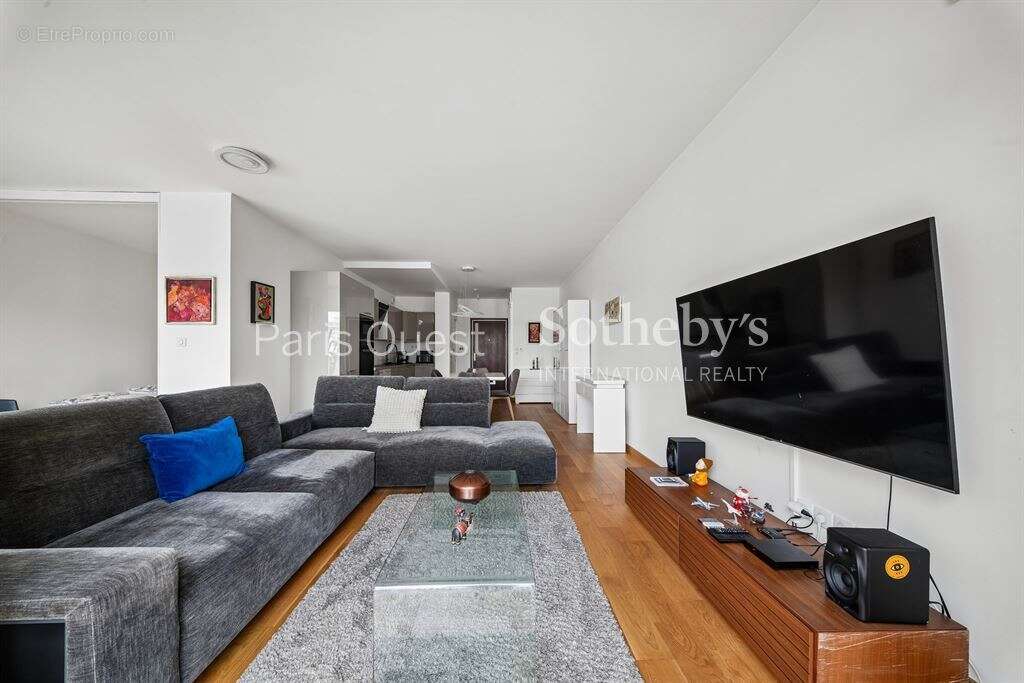 Appartement à NEUILLY-SUR-SEINE