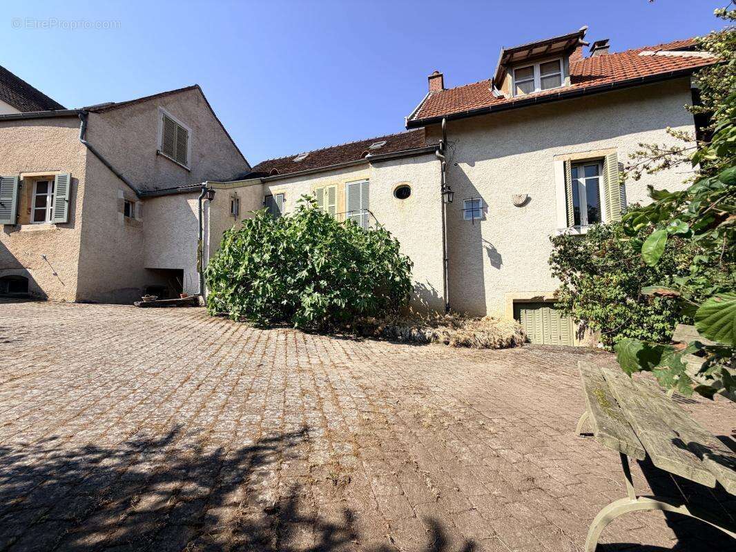 Maison à COUCHEY