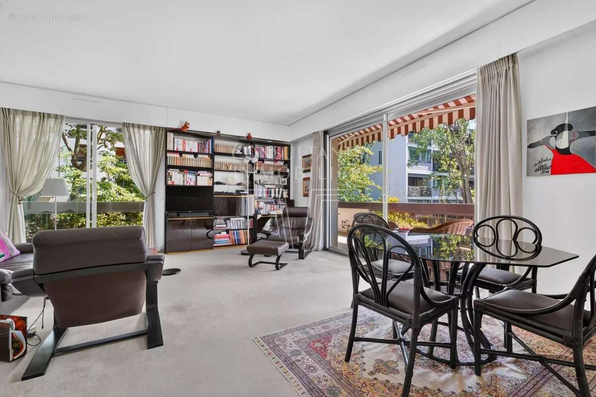 Appartement à NEUILLY-SUR-SEINE