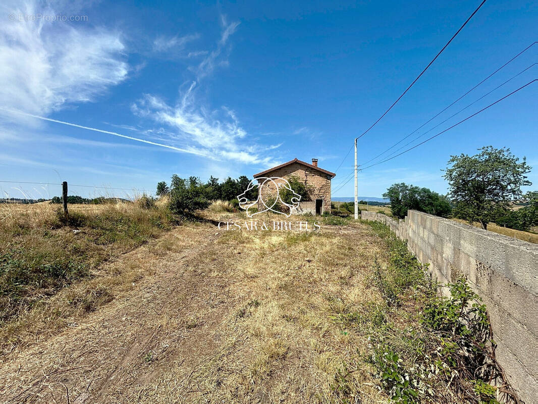 Maison à JARNOSSE